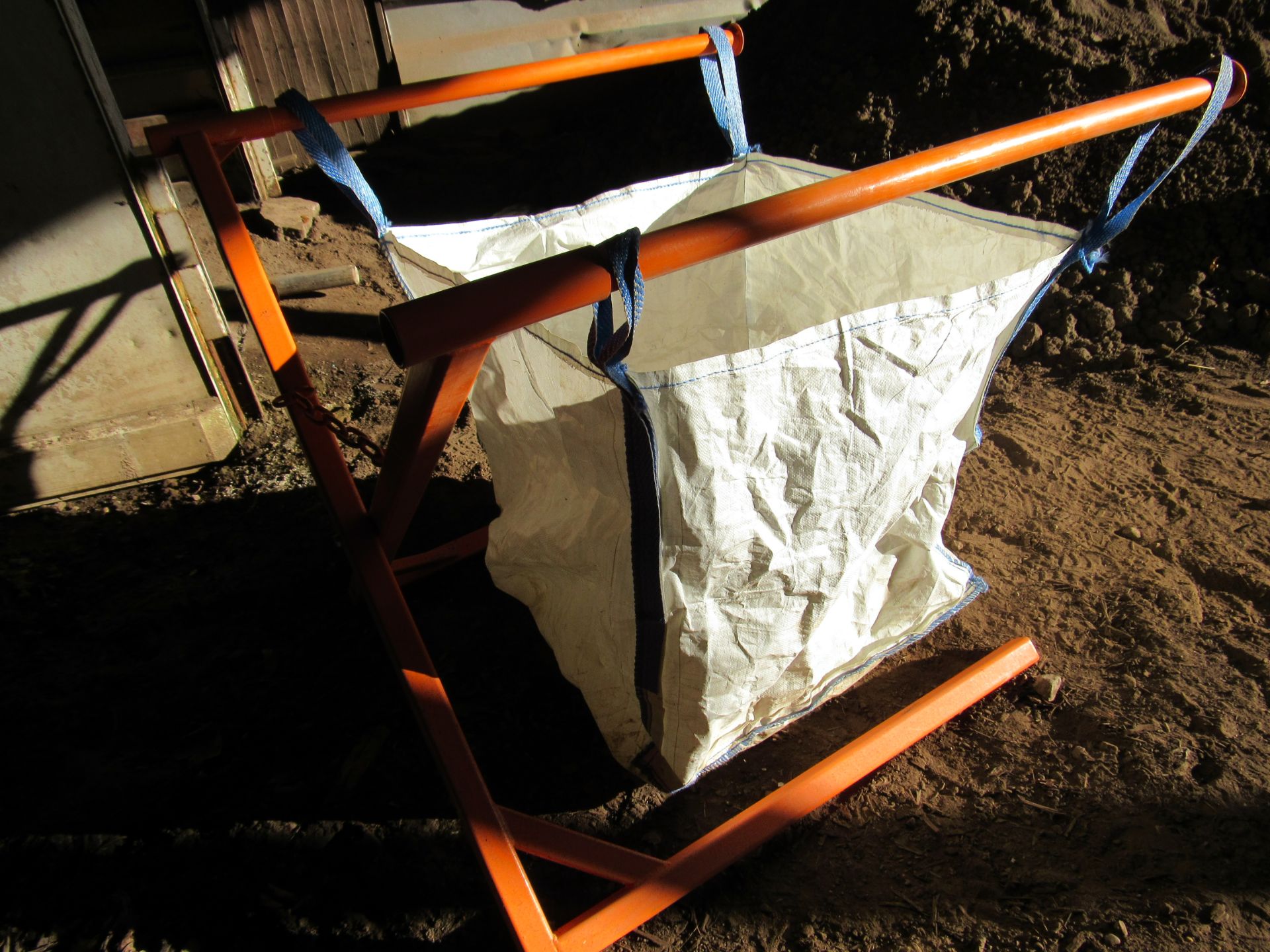 Portable foldaway bulk bag stand - Image 6 of 7