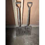 2 Mulch Forks
