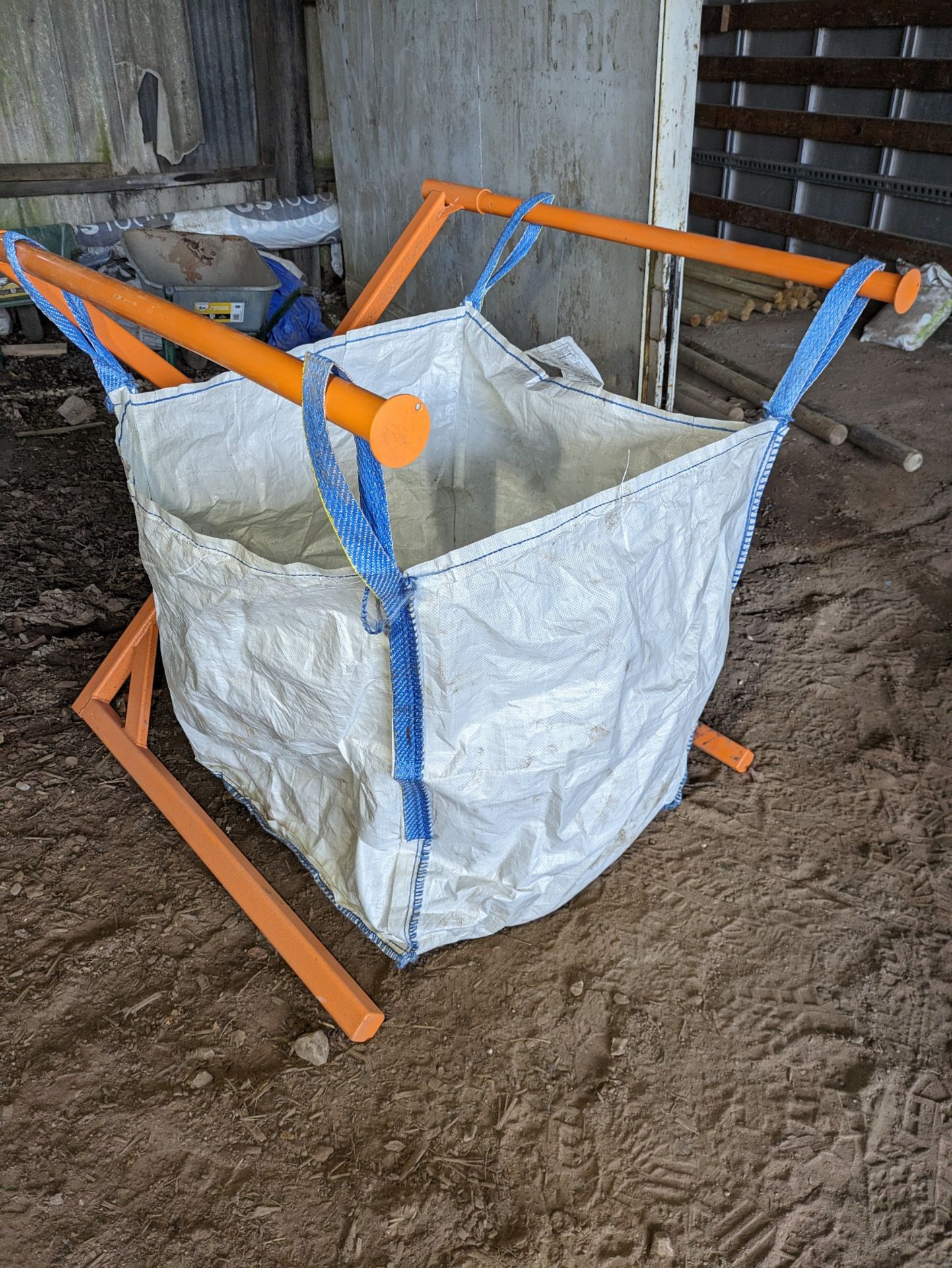 Portable foldaway bulk bag stand - Image 2 of 7