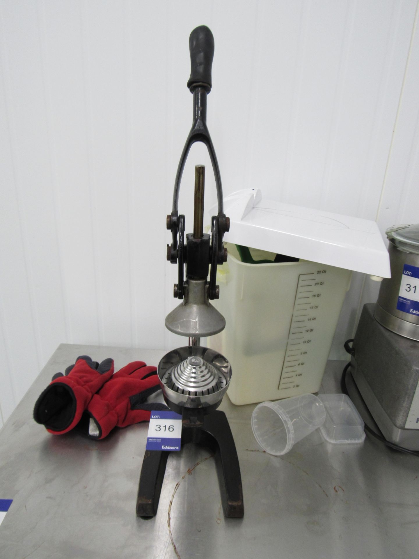 Hand lever operated juice press - Image 2 of 4