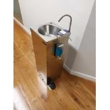 Odyssey 100 Mobile stainless steel foot operated h