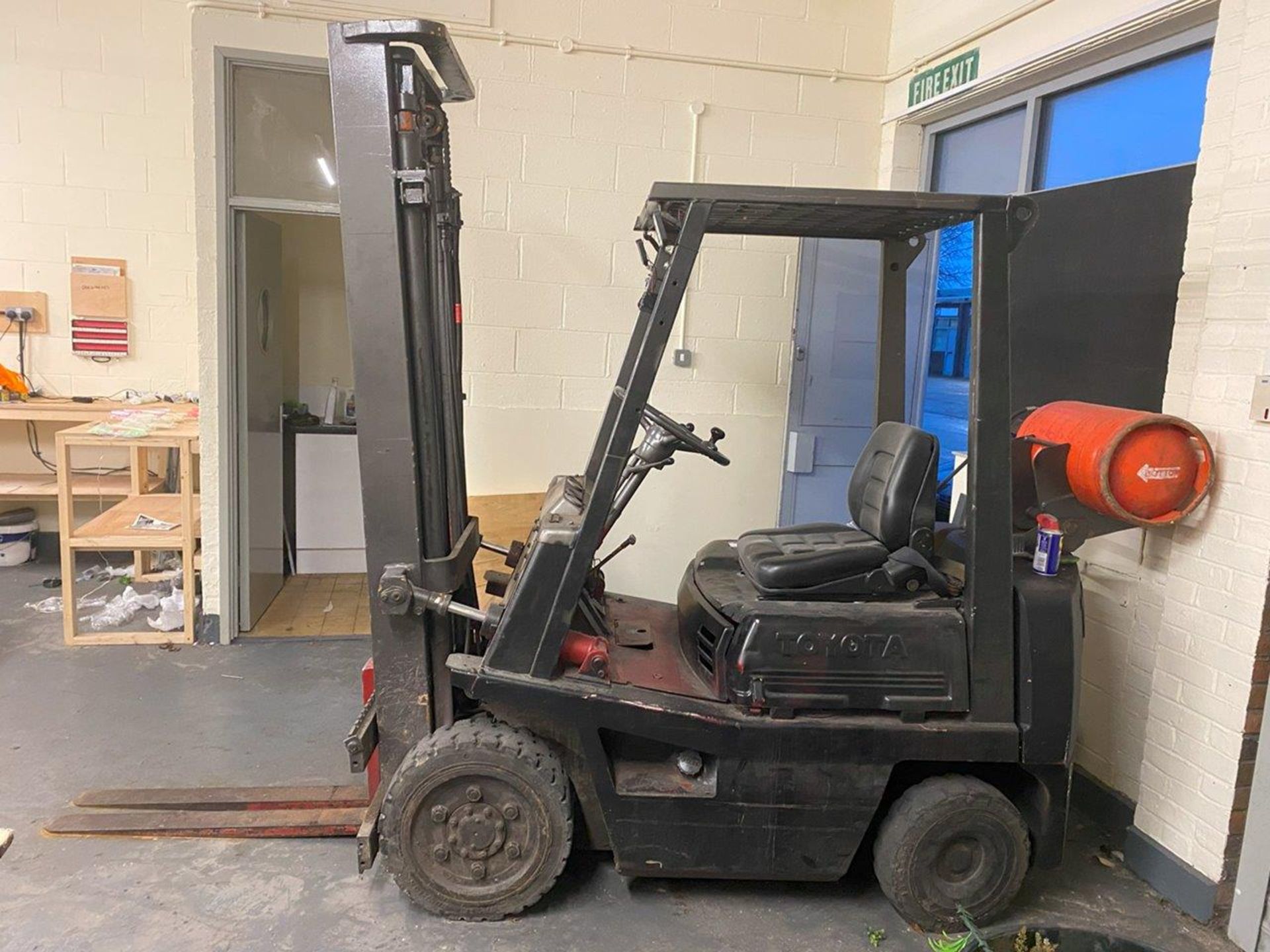 TOYOTA 404FGC 2.5 12685 LPG Forklift Truck; Hours: 6216.9; Capacity: 4000LBs at 151.5in - Image 3 of 10