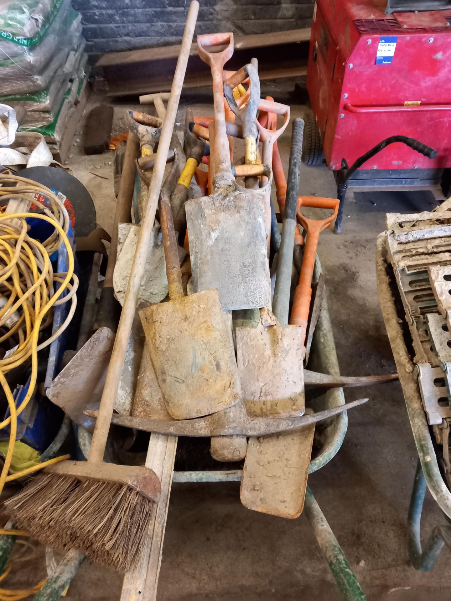 Large quantity of groundwork tools - Image 4 of 5