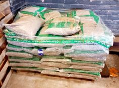 Approx. 45 x 25kg bags of Huus & Gray Aggregate