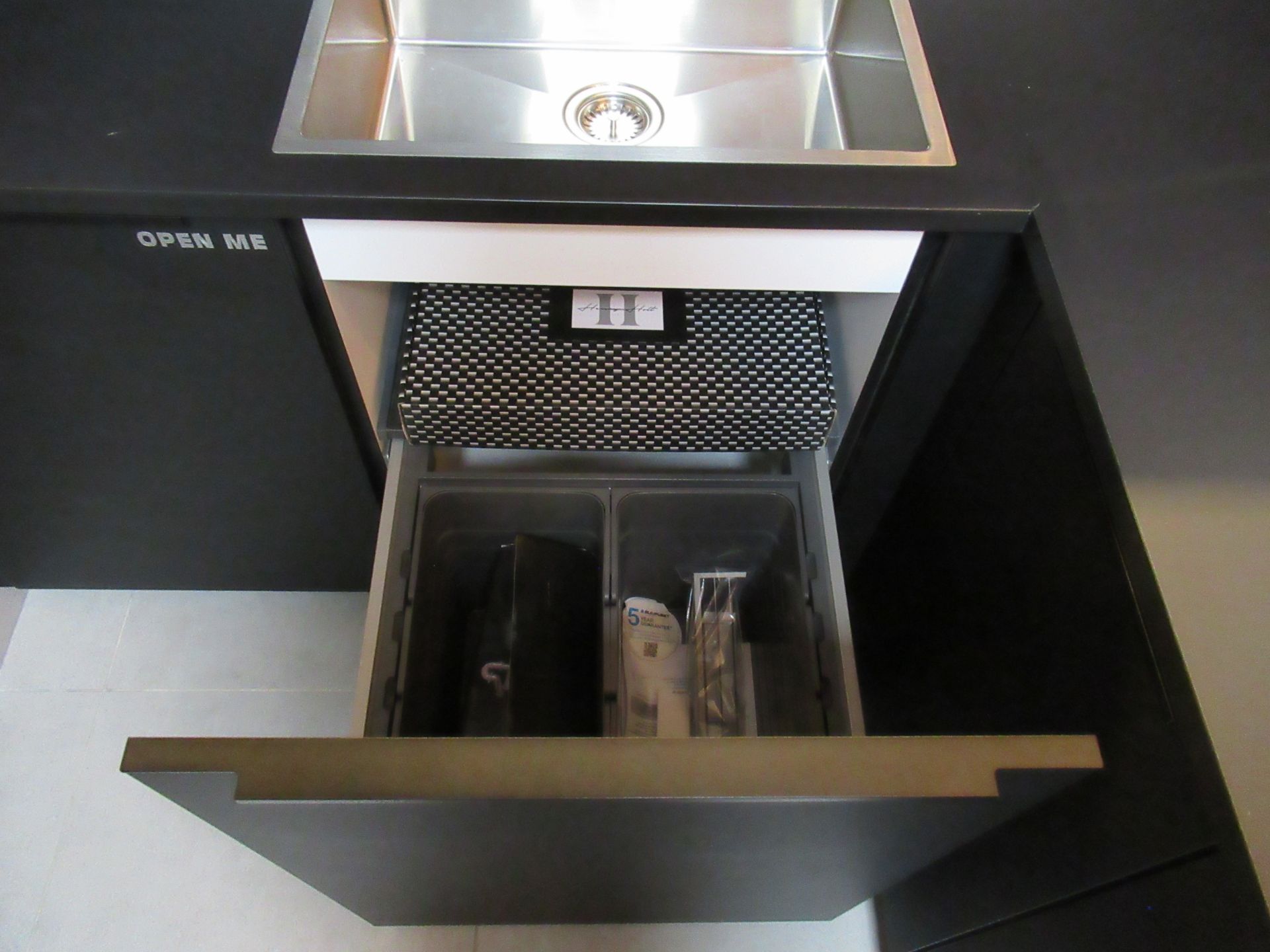 Häcker Concept 130 T-Shaped Kitchen Display - Image 10 of 16