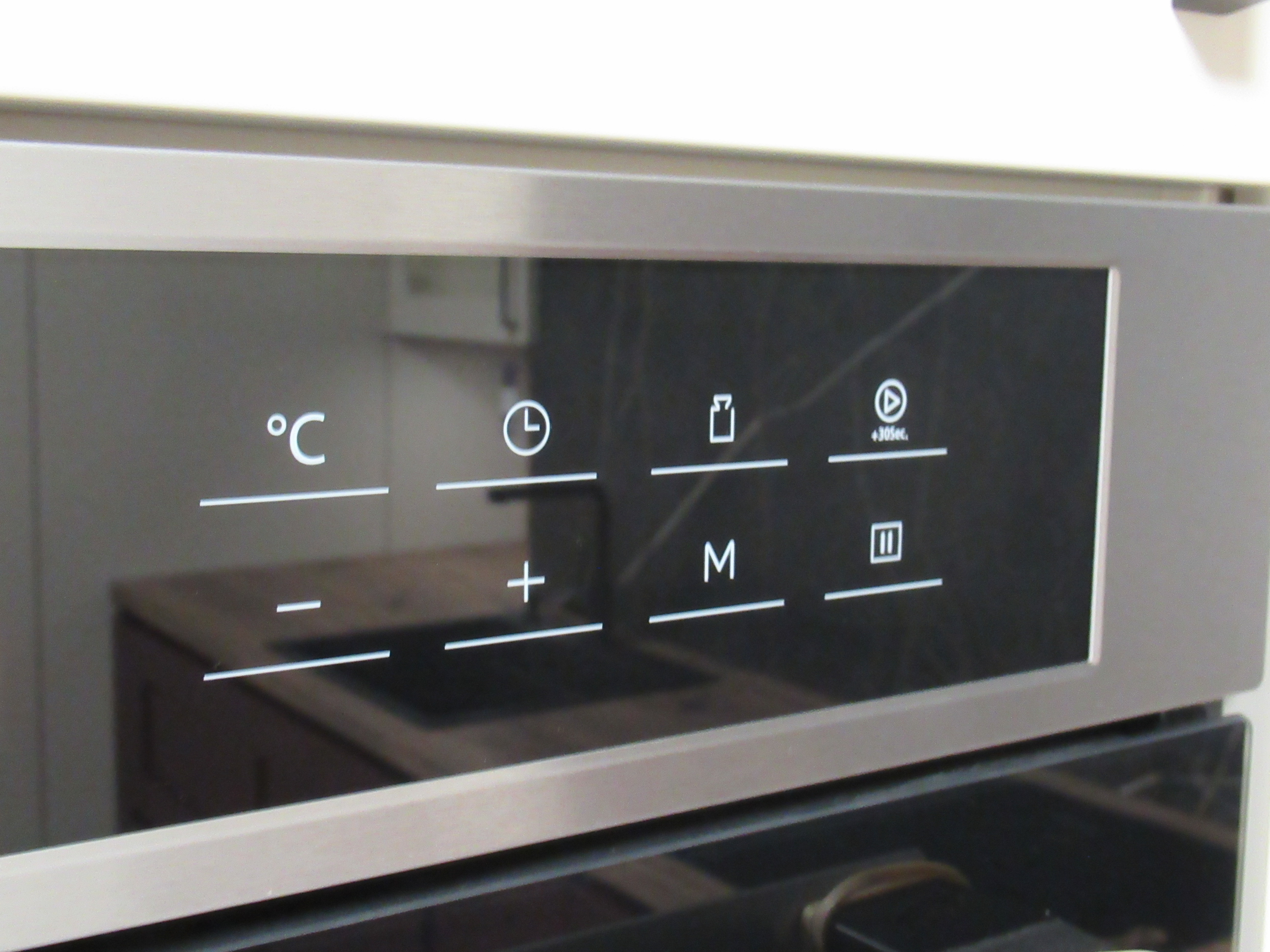 Blaupunkt 5MA46510GB Microwave Oven. (RRP £1230.26). This lot also