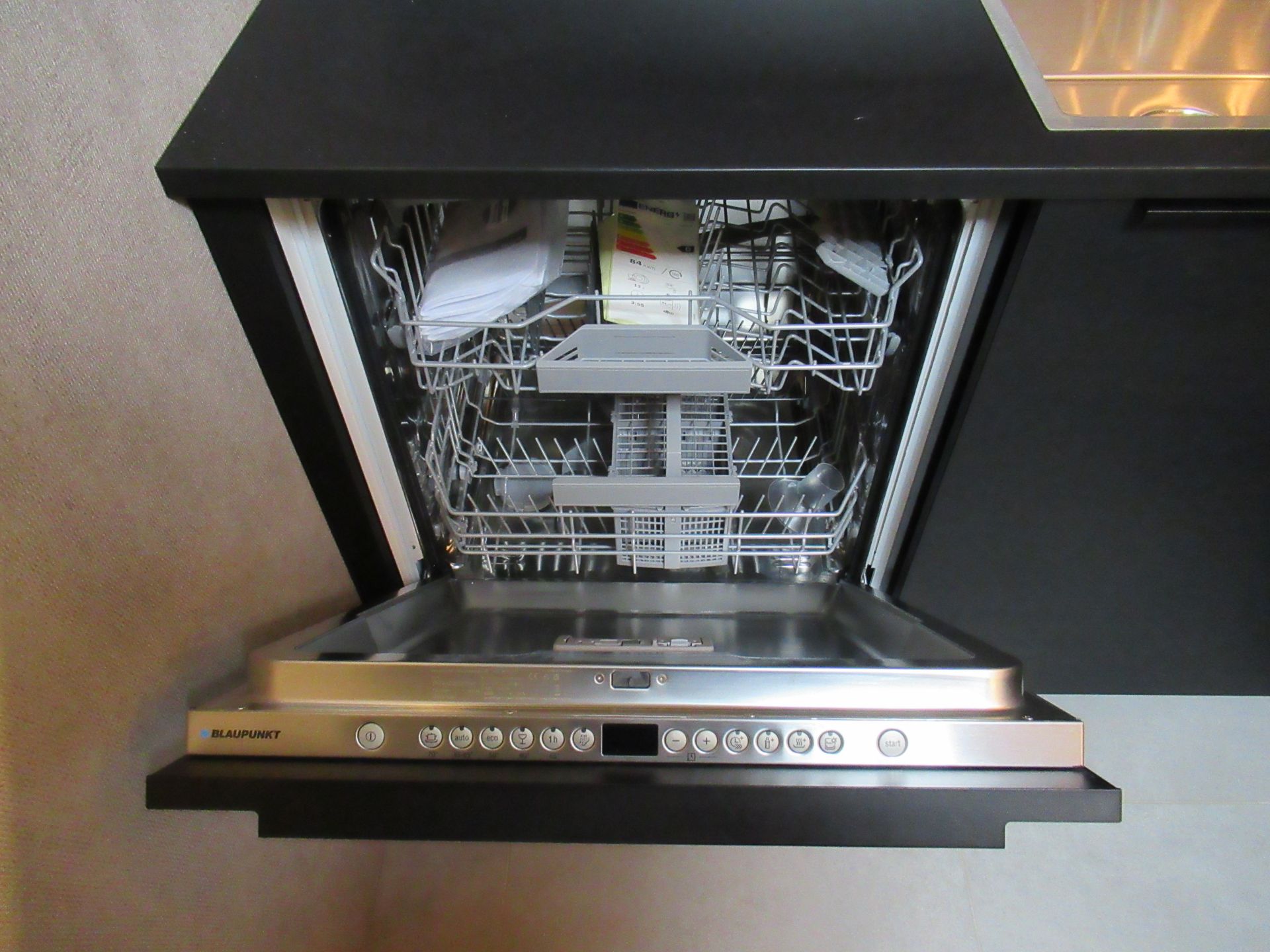 Häcker Concept 130 T-Shaped Kitchen Display - Image 11 of 16