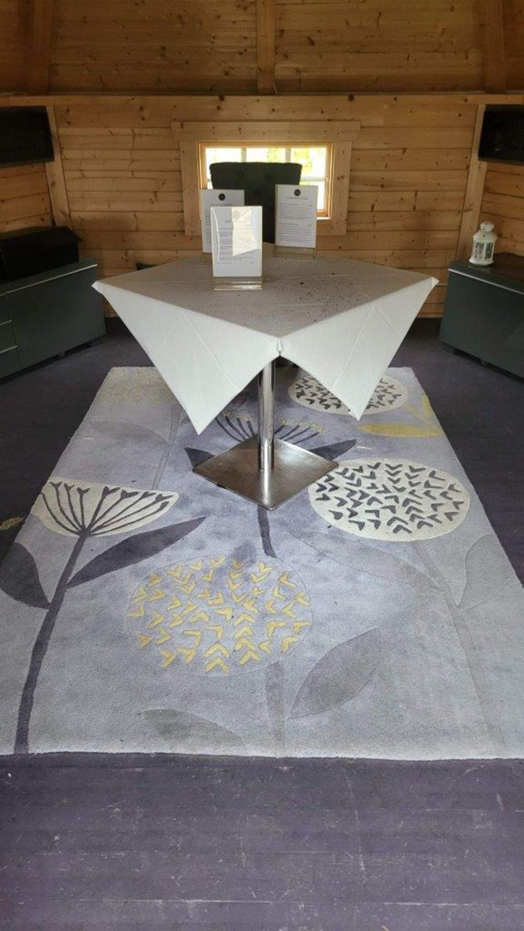 Glass Topped Square Table with Floral Design Rug - Bild 2 aus 2