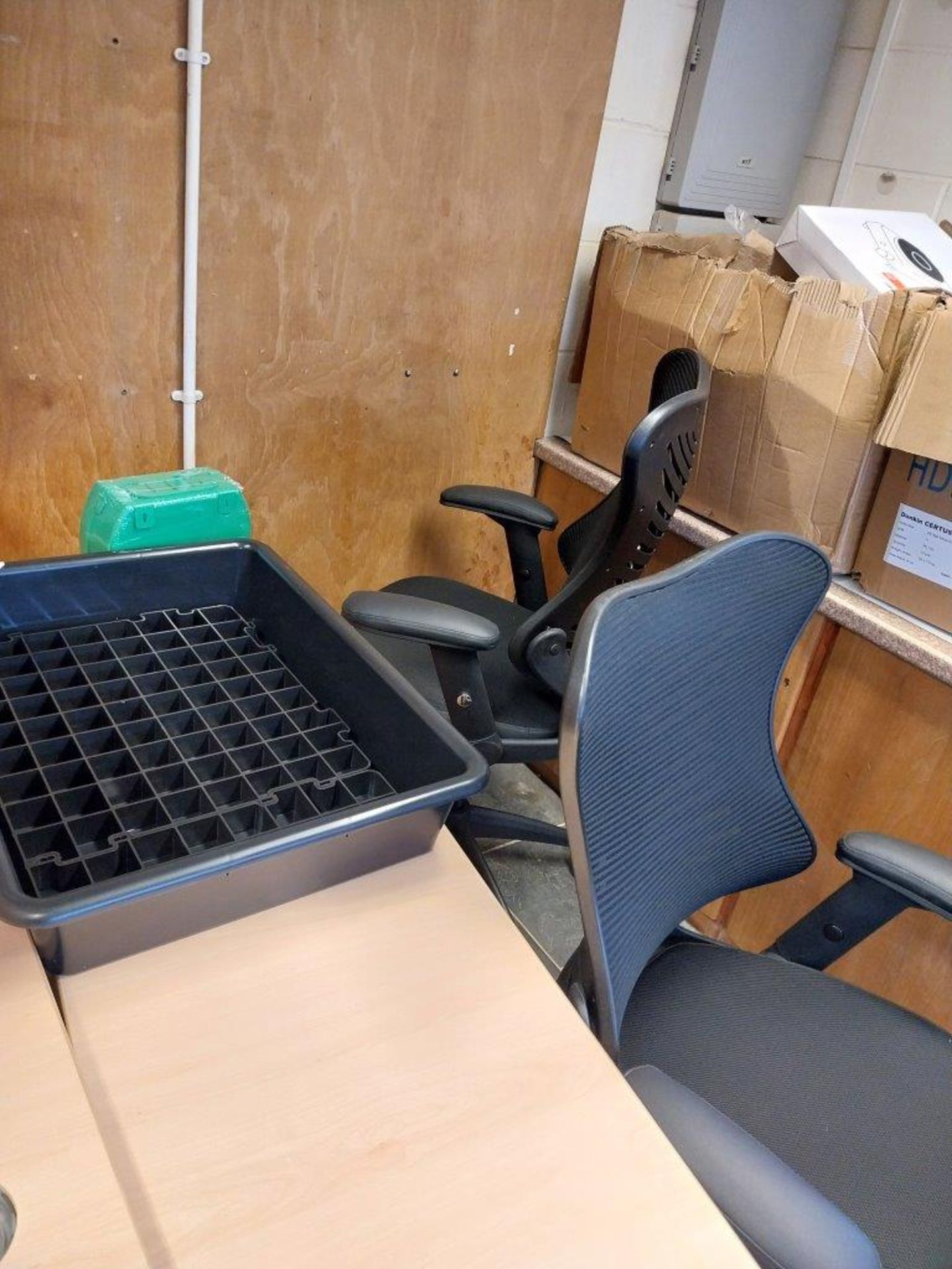 2 x Curved Desks and 2 x Pedestals - Image 5 of 5