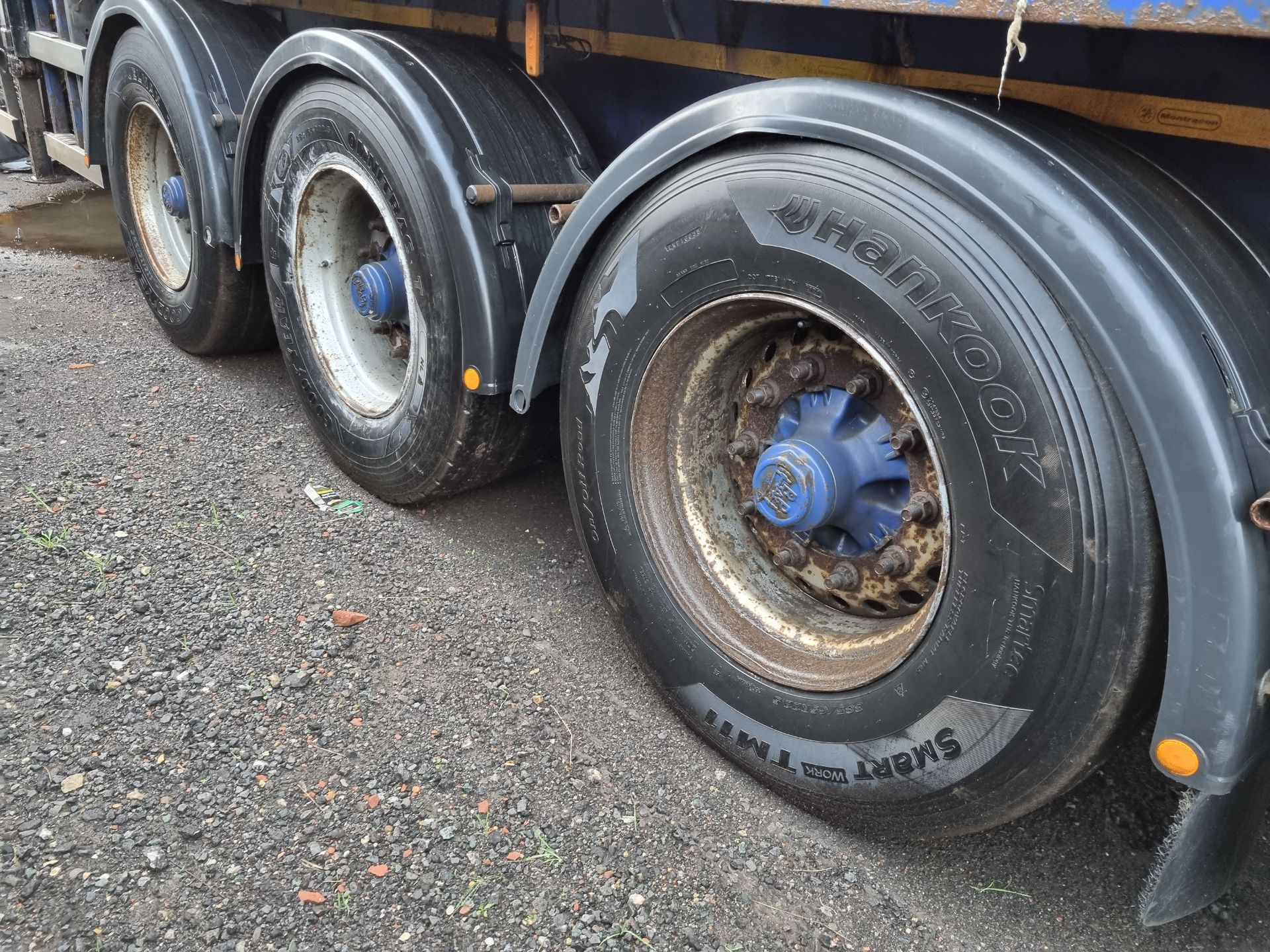 2016 Montracon Triaxle Trailer (24T Cap) with centrally mounted Atlas 105.2 Crane & Kinshofer Grab - Image 11 of 16