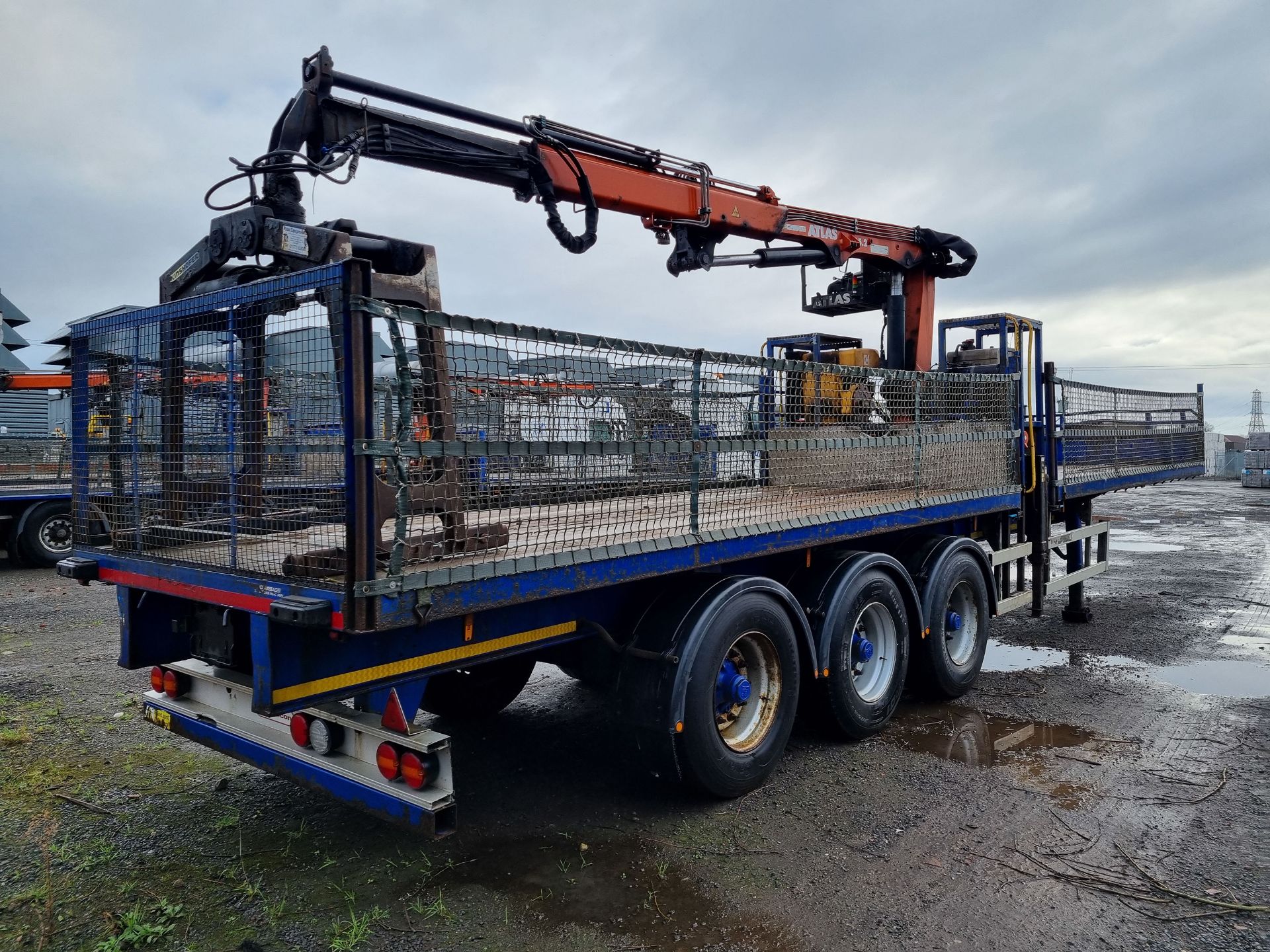 2016 Montracon Type DA4B3 Triaxle Trailer (24T Cap) with centrally mounted Atlas 105.2 Crane & Kinso - Image 6 of 13