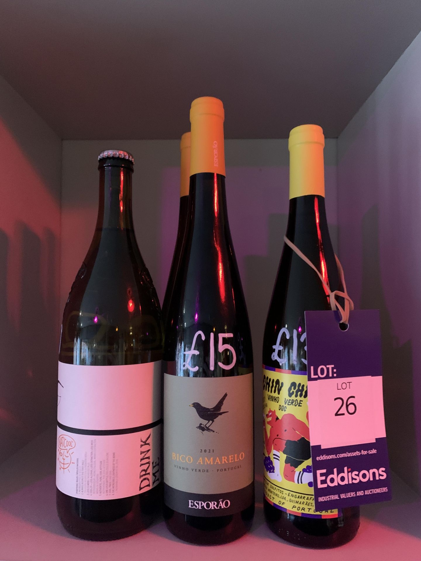 Shelf of 5x Bottles of Assorted Wines
