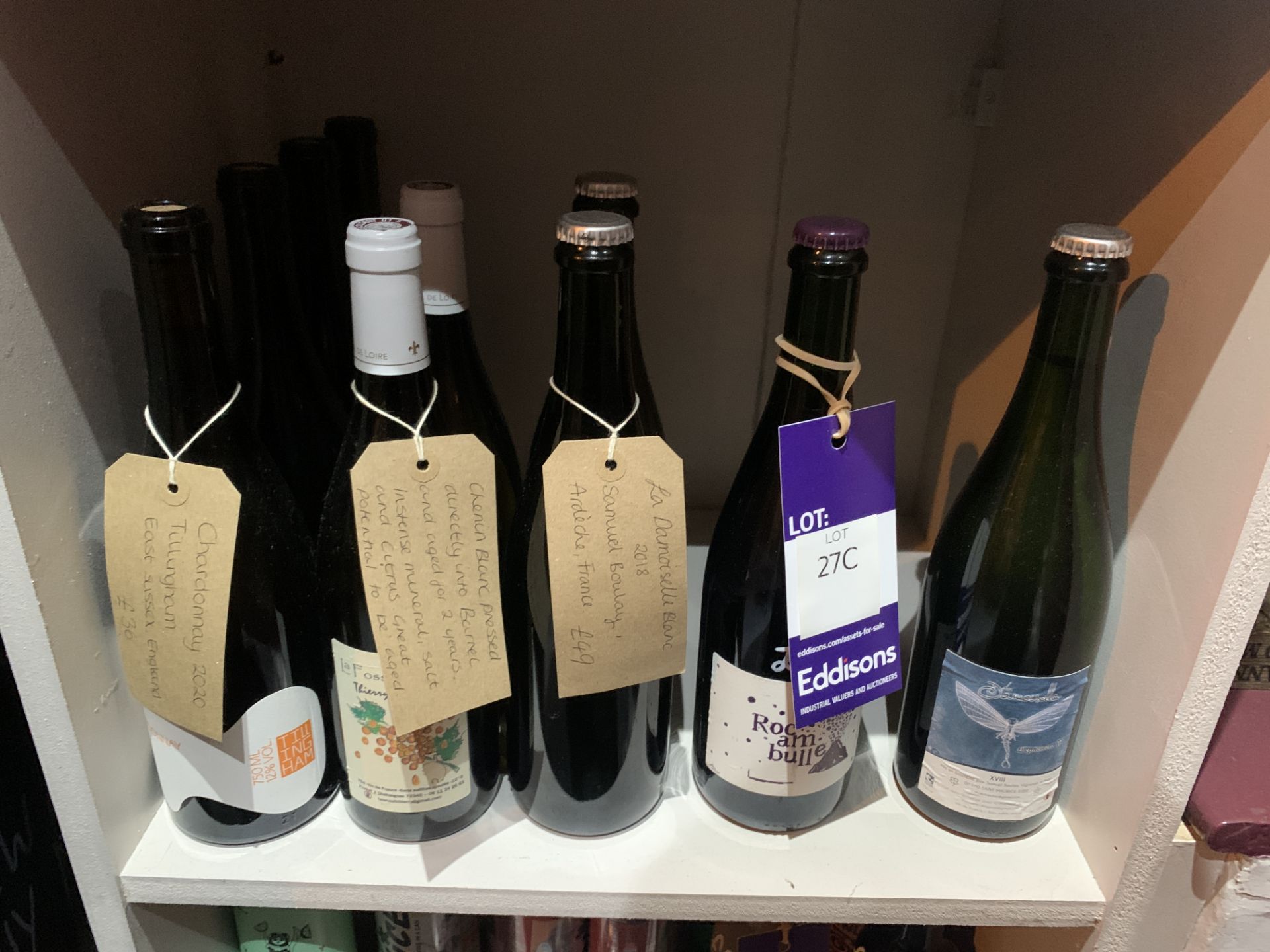 Shelf of 10x Bottles of Assorted Wines