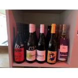 Shelf of 15x Bottles of Assorted Wines