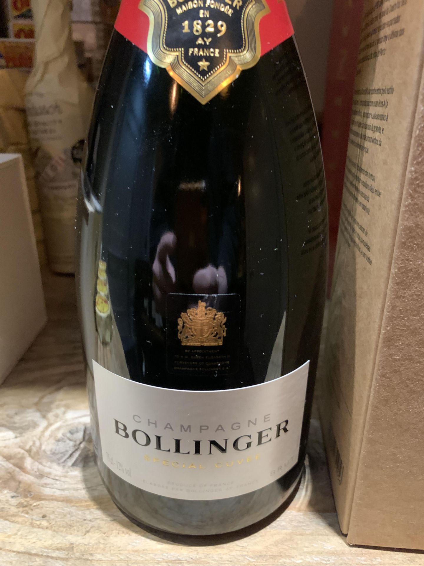 Bottle of Bollinger Special Cuvee Champagne and a Boxed Bottle of Churchill's Port - Bild 2 aus 7