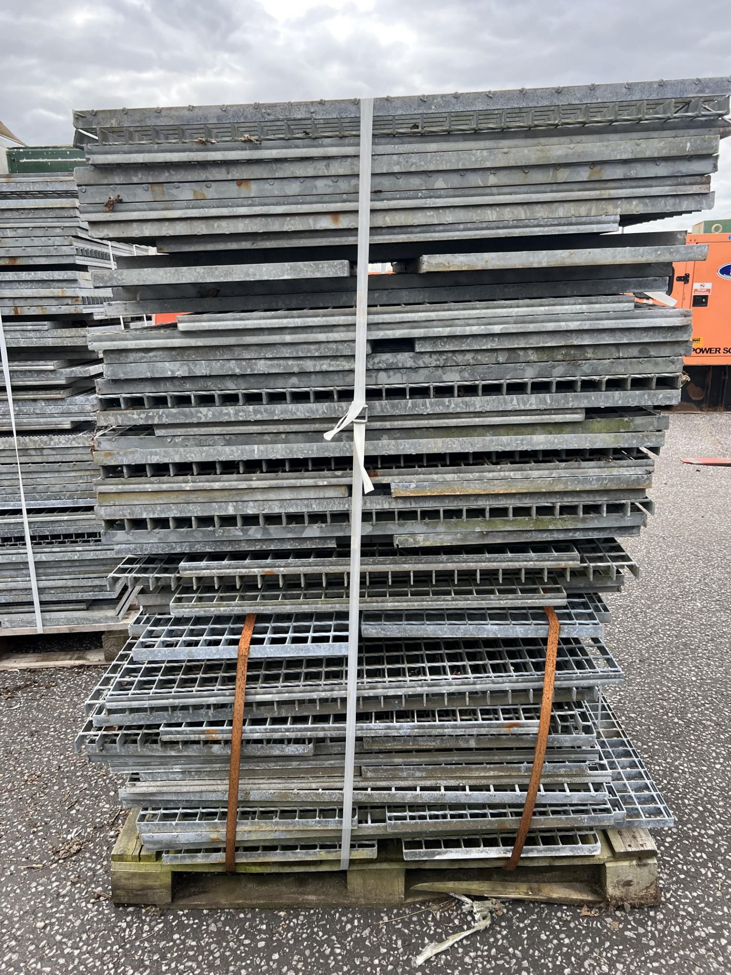 Approx 1ton open Grill Steel Flooring Unused, - Image 2 of 2