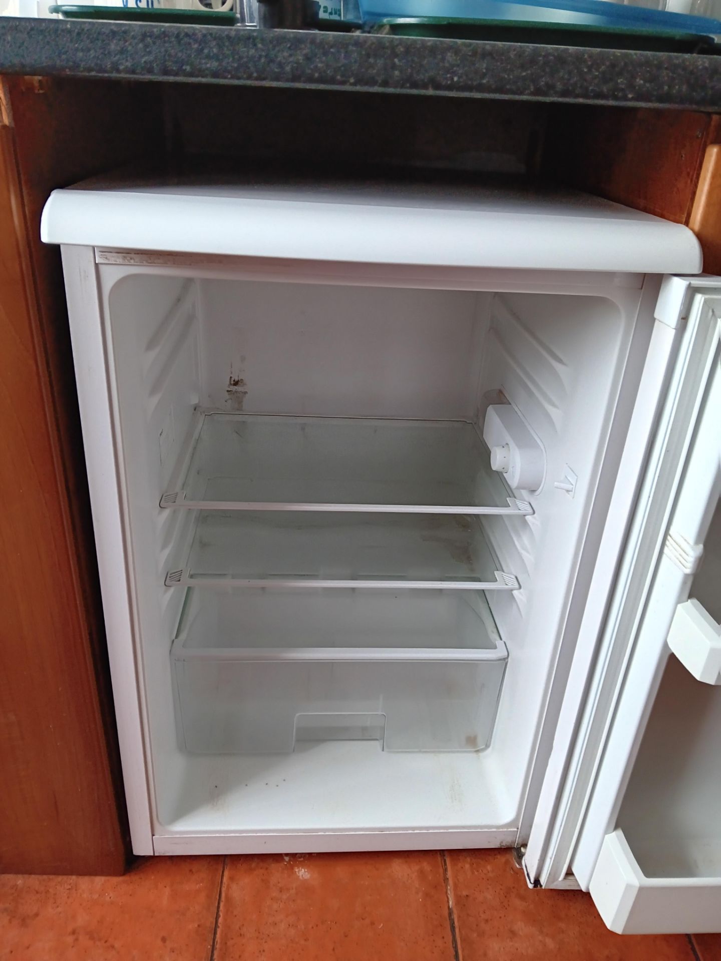 Bosch Serie 2 Silence Plus Dishwasher (Buyer to Disconnect) & Beko Undercounter Fridge - Image 4 of 4