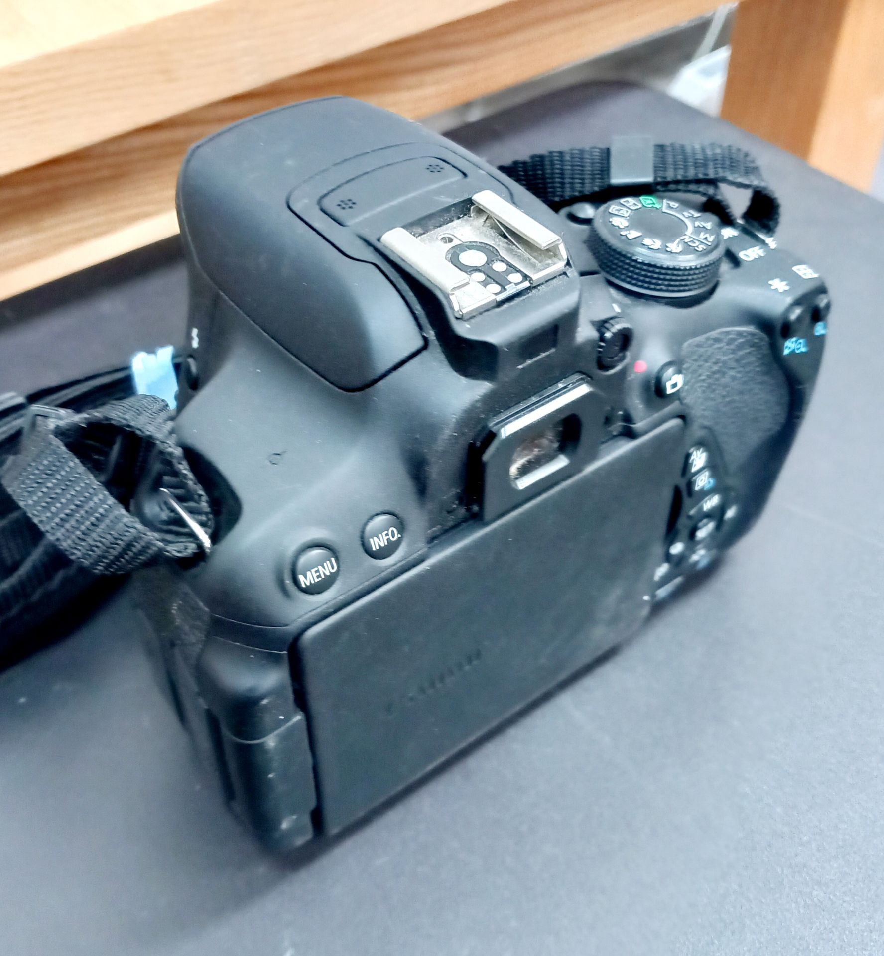 Canon EOS700D with battery charger - Image 2 of 2