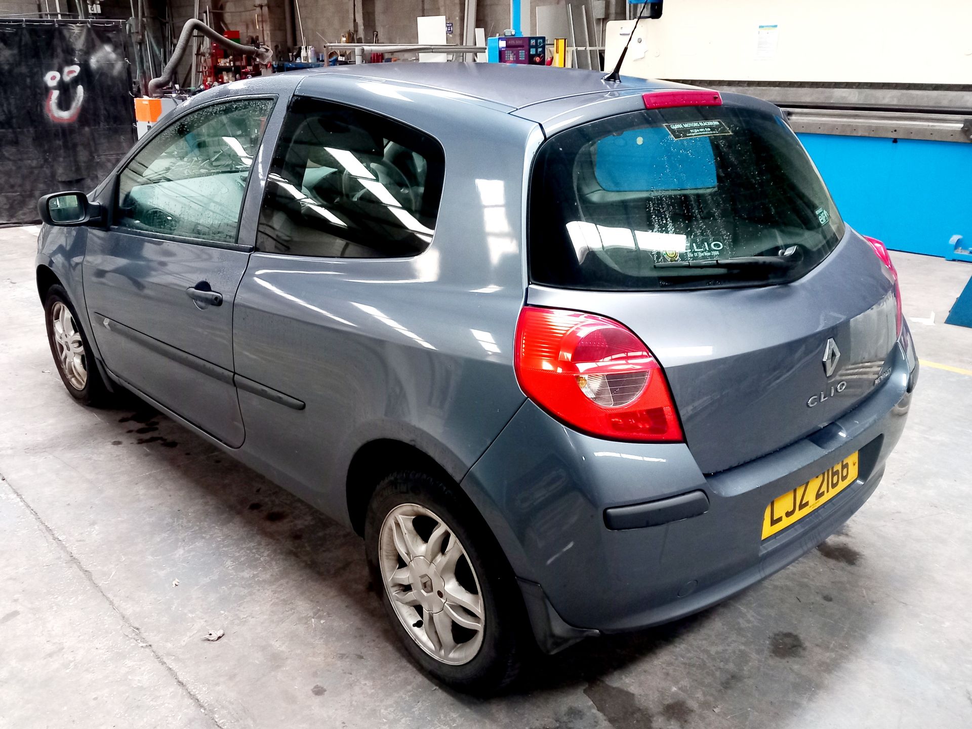 Renault Clio 1.2 Petrol Extreme 3dr Hatchback, reg - Image 3 of 7