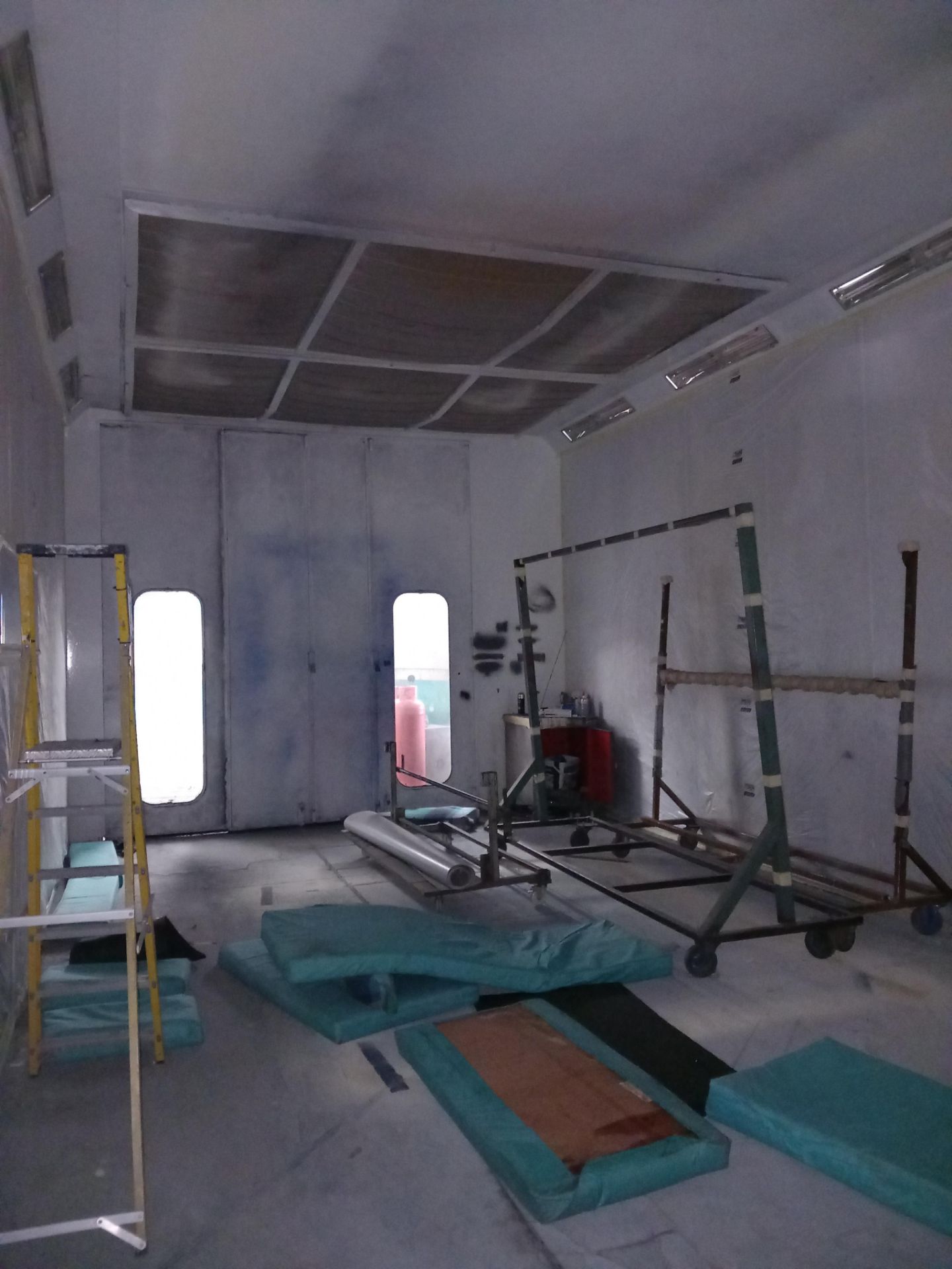 Colourbox Spray Booth, approximately 10 x 5 m. Pur - Image 8 of 11
