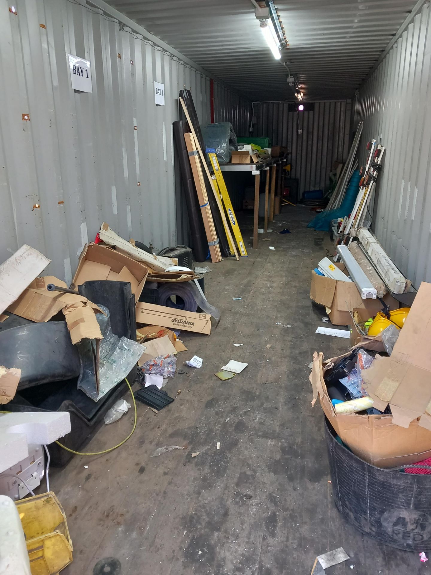 40ft shipping container (40ftx8ftx8ft) and contents (Purchaser responsible for removal of contents) - Image 5 of 10