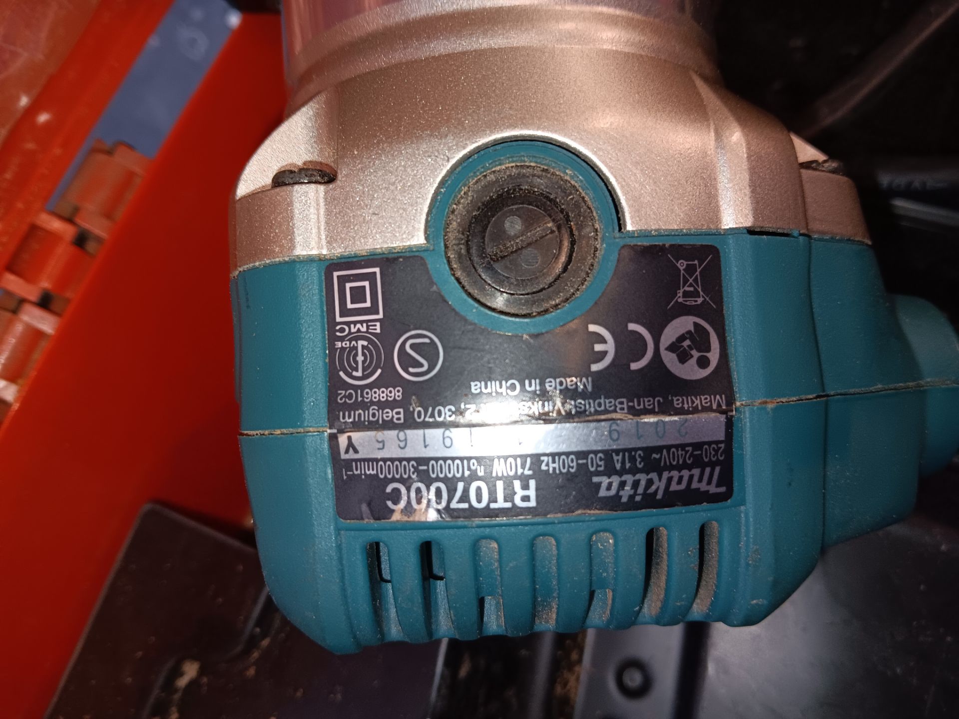 Makita RT0700C Router (In a Fein box) - Bild 3 aus 4