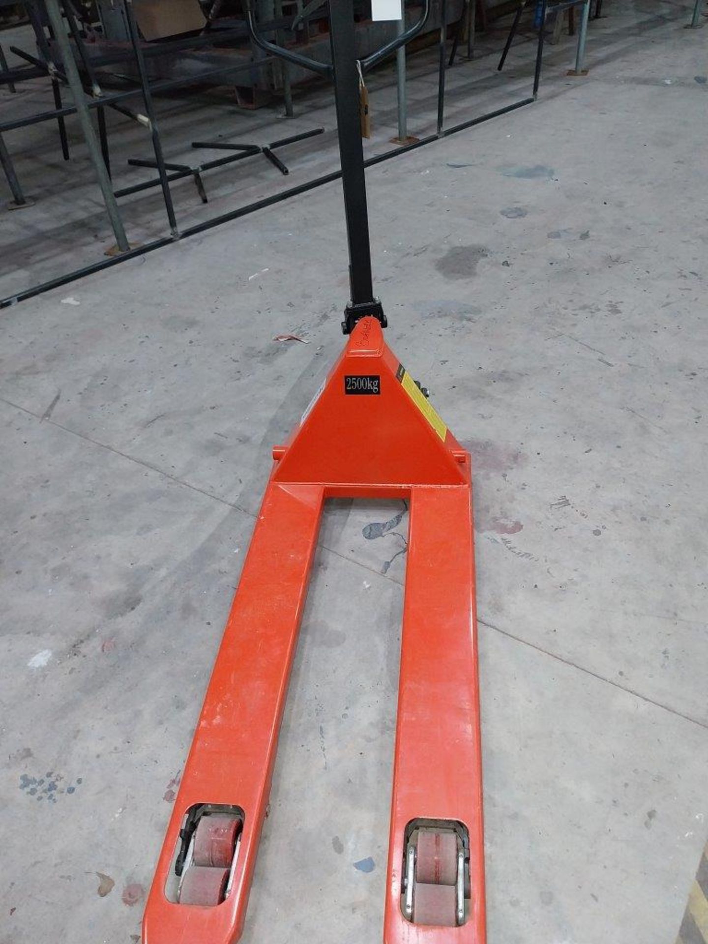 Manutan Pallet Truck, 2500kg - Image 2 of 4