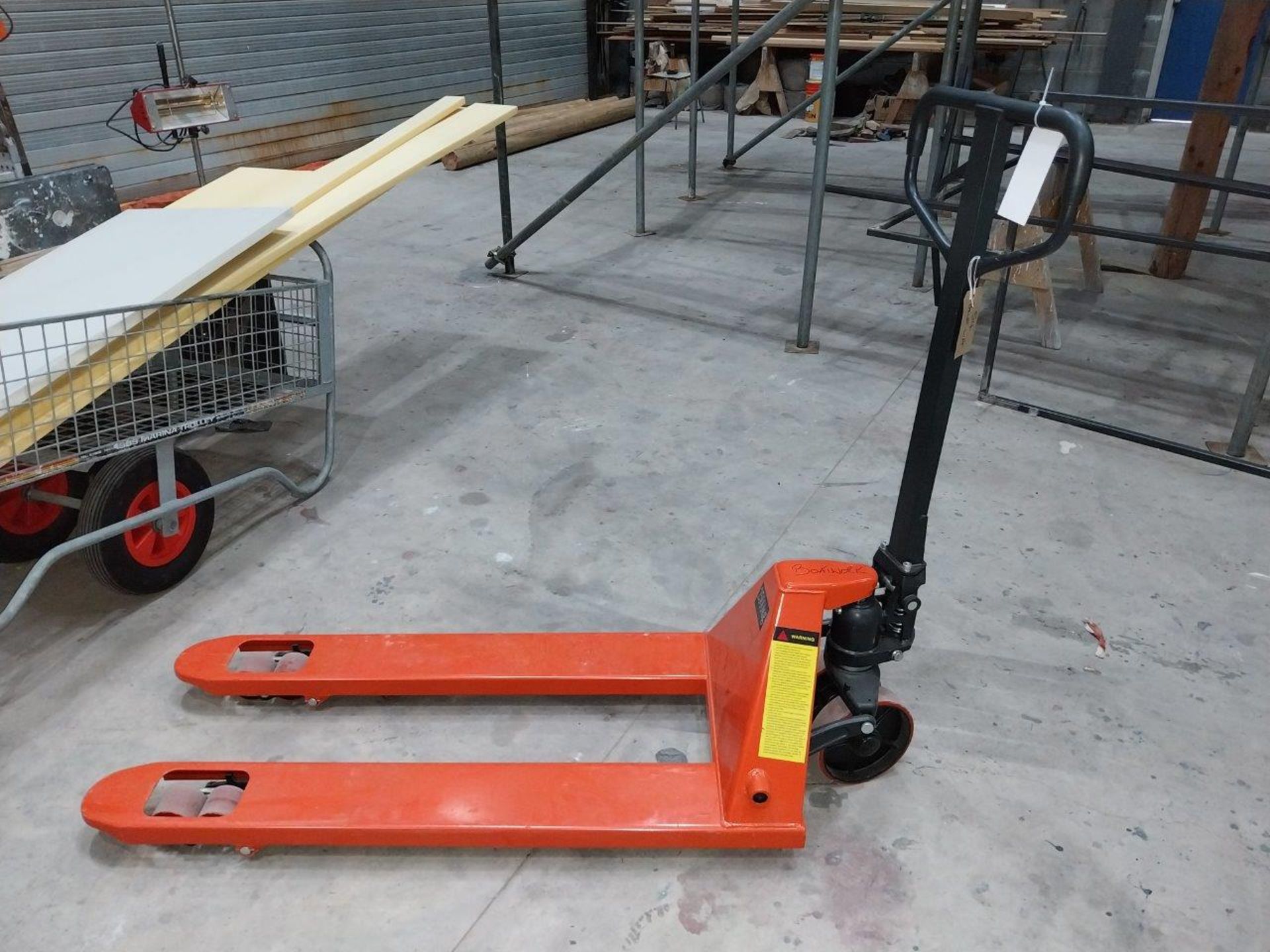 Manutan Pallet Truck, 2500kg - Image 4 of 4