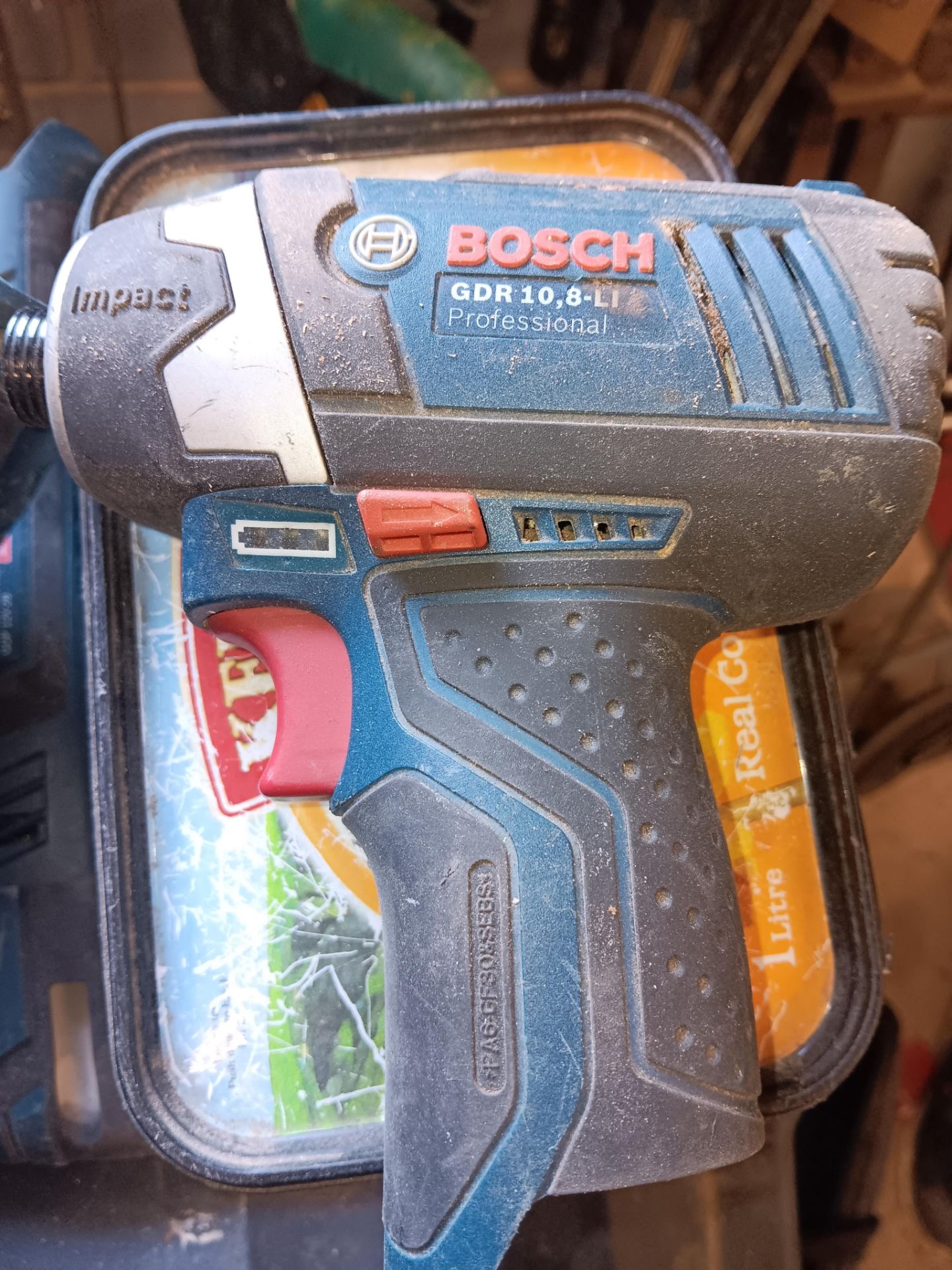 Bag containing Bosch 12volt - GDR10,8-LI Impact Drill, 2 x GSR 12v-15 Drills with 2 x 12v 2.5ah - Image 20 of 20