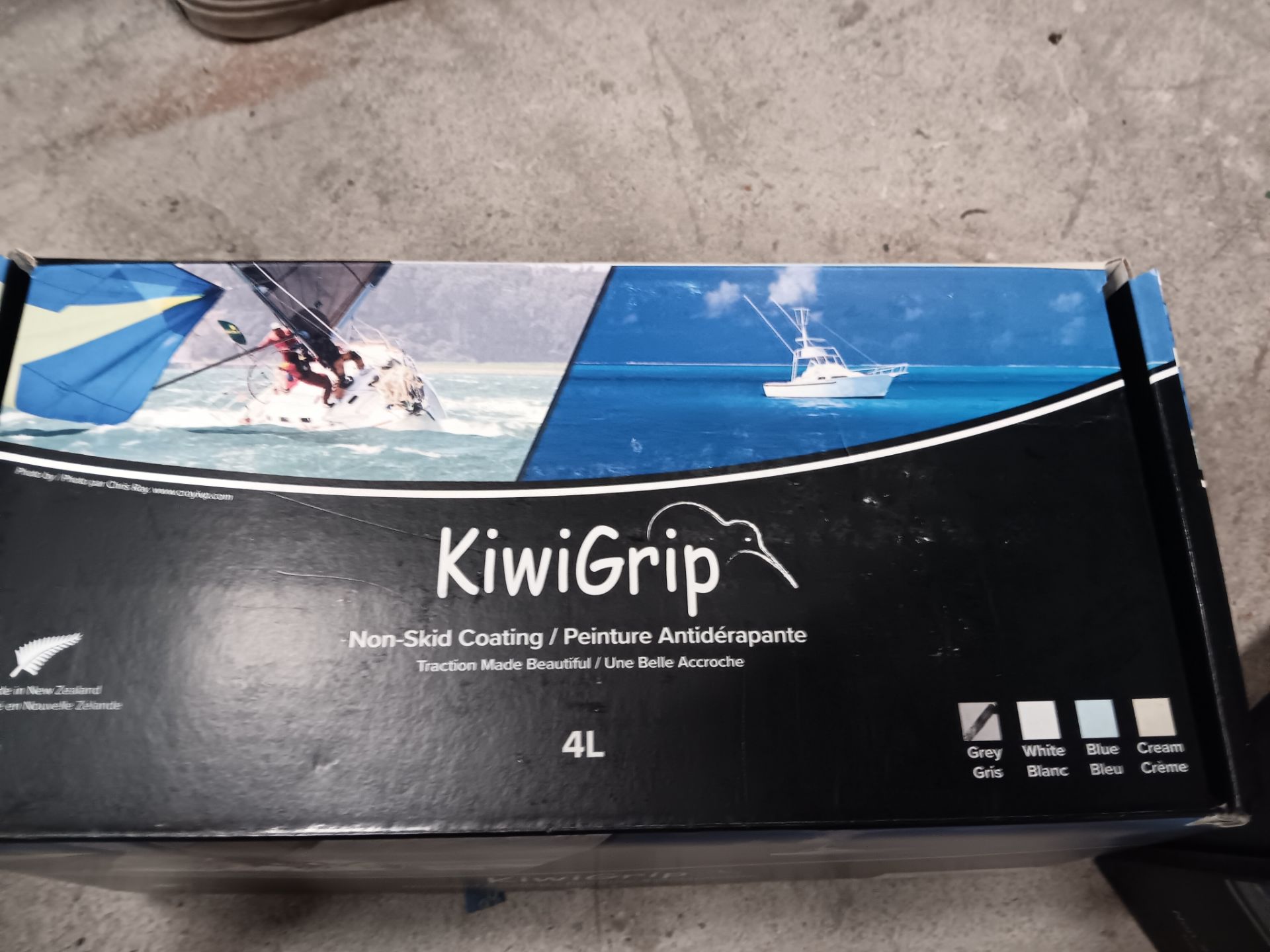 KIWIGRIP Grey 4L, White 4L and Grey 1L non Skid Coating - Image 4 of 5