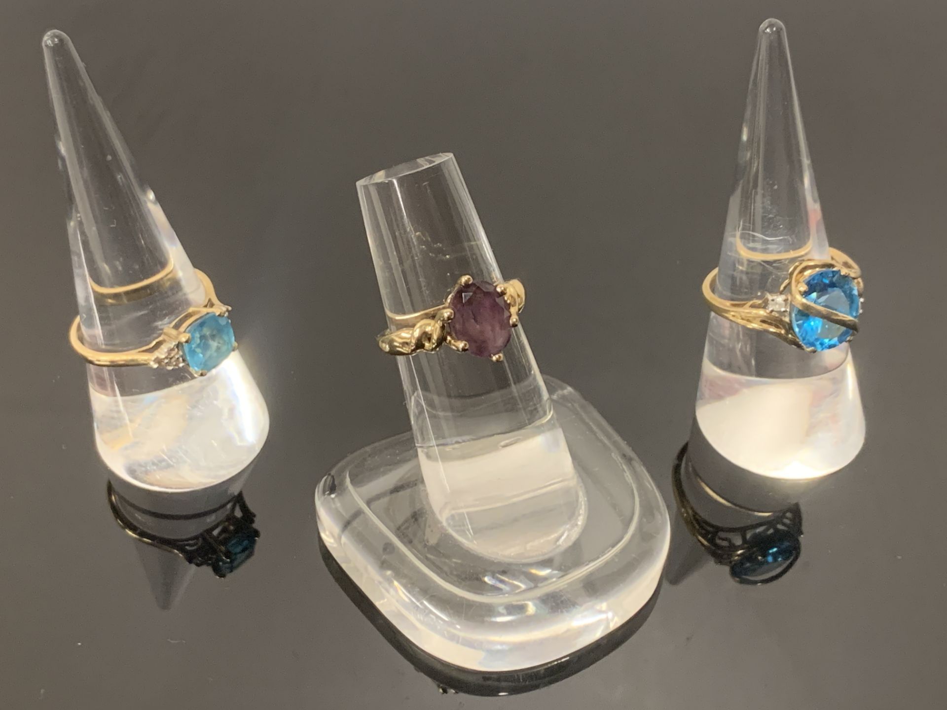 3 x 9ct yellow gold rings with blue/purple mounted stones (total 9g)
