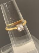 18ct yellow gold ring with mounted stone (4g)