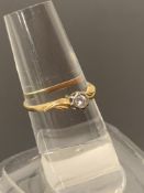 18ct yellow gold ring with mounted stone (2g)