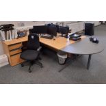 2 x Curved single person workstations, with 2 x 3