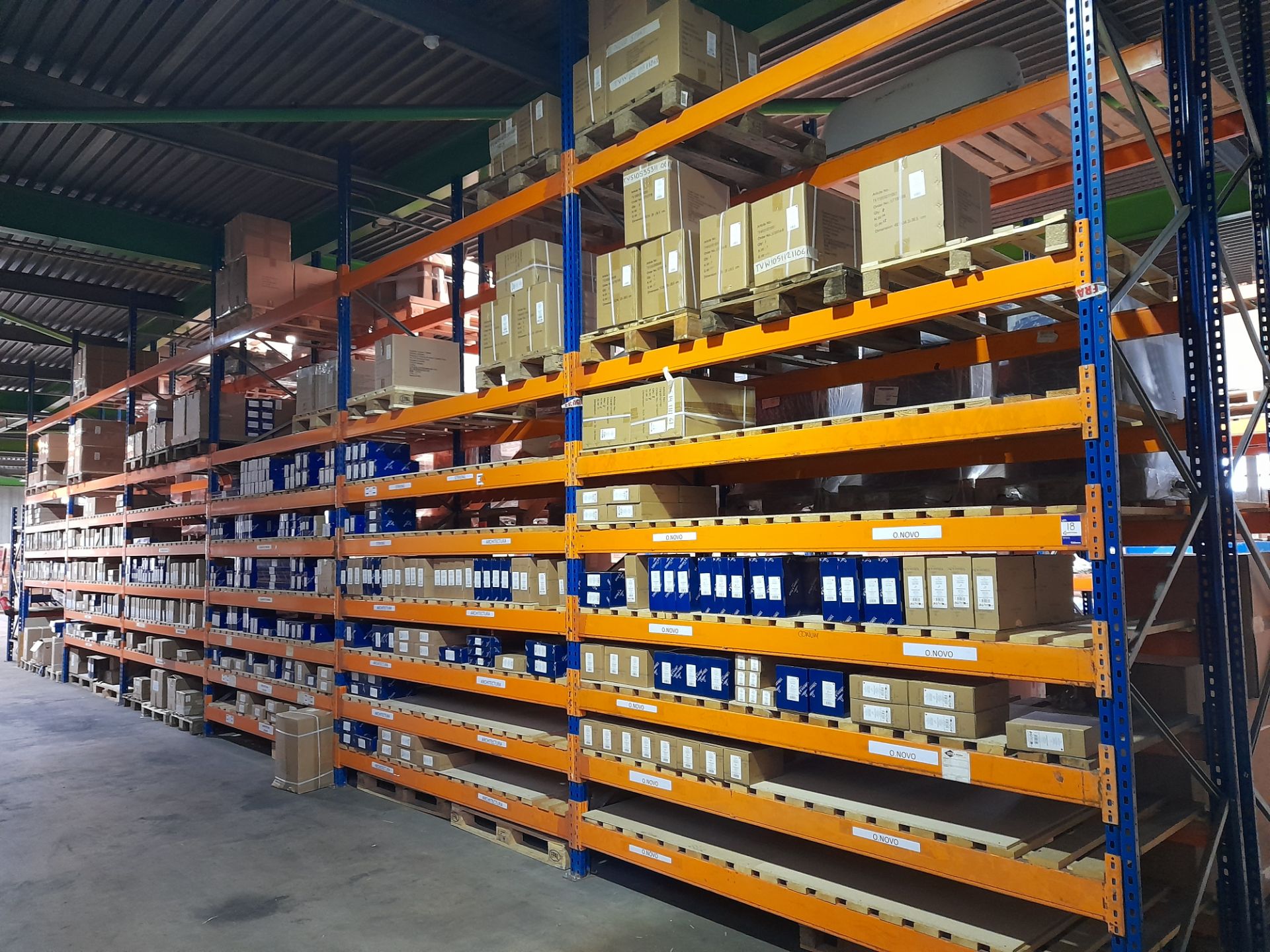 6 x Bays of pallet racking, comprising 7 x endfram