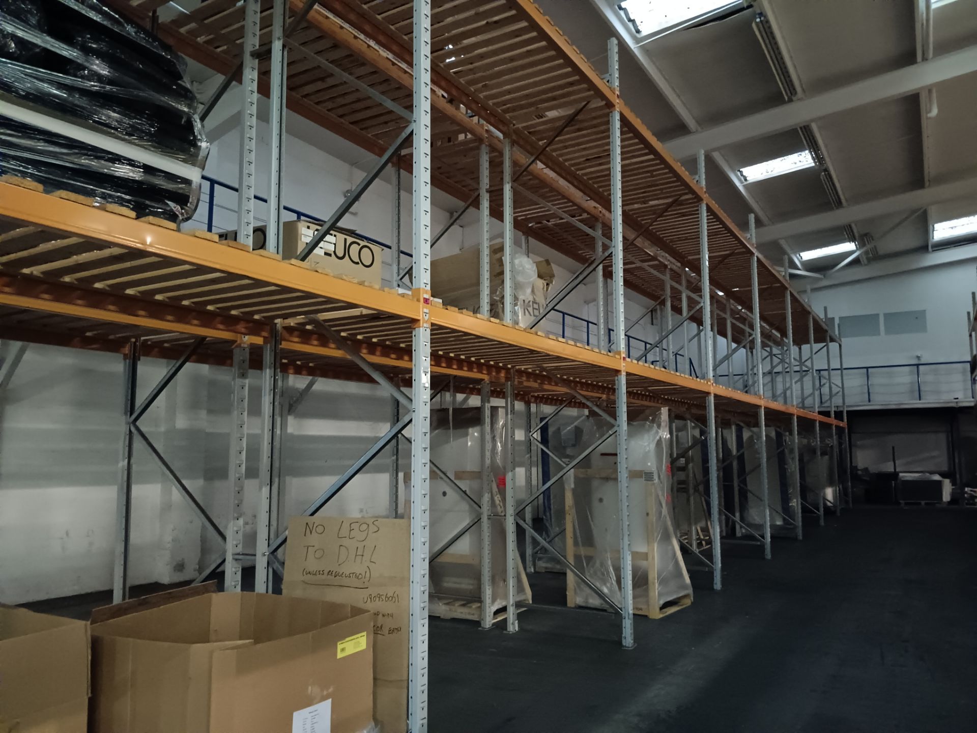 8 bays or orange and blue Bolt-less racking height - Image 2 of 2