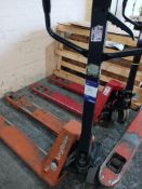 Logitrans Pallet Truck capacity: 2500kg yr:2007