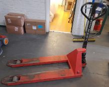 Linde M20 2000kg pallet truck