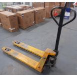 Total Lifter 2500kg capacity pallet truck, wheel missing, viewing strongly recommended