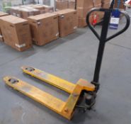 Total Lifter 2500kg capacity pallet truck, wheel missing, viewing strongly recommended