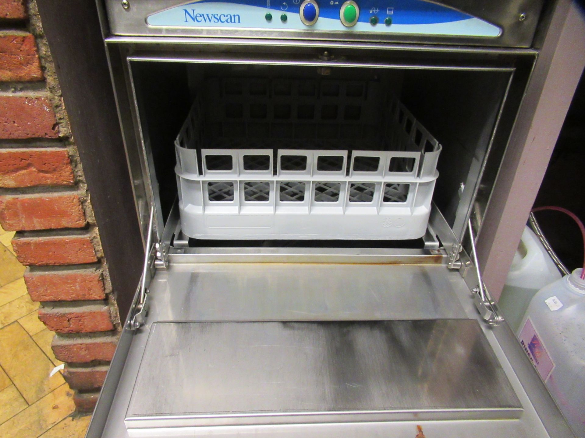 Newscan Undercounter Model DSP20 Glass Washer - Image 3 of 3