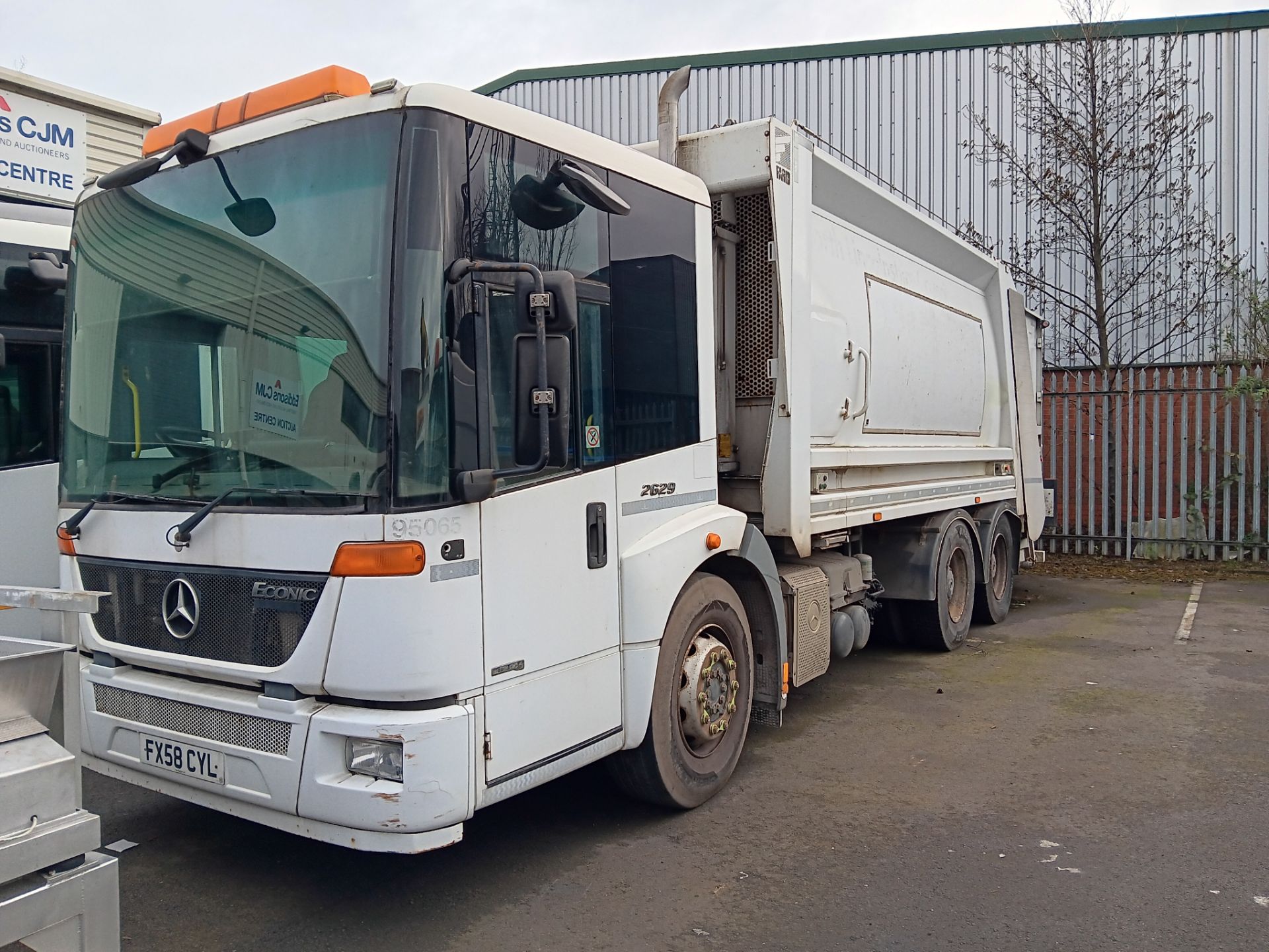 Mercedes Econic 2629LL Refuse Truck - Image 2 of 15