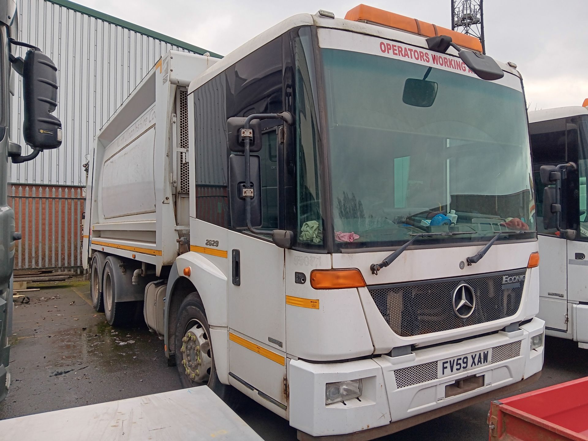 Mercedes Econic 2629LL Refuse Truck - Image 2 of 15