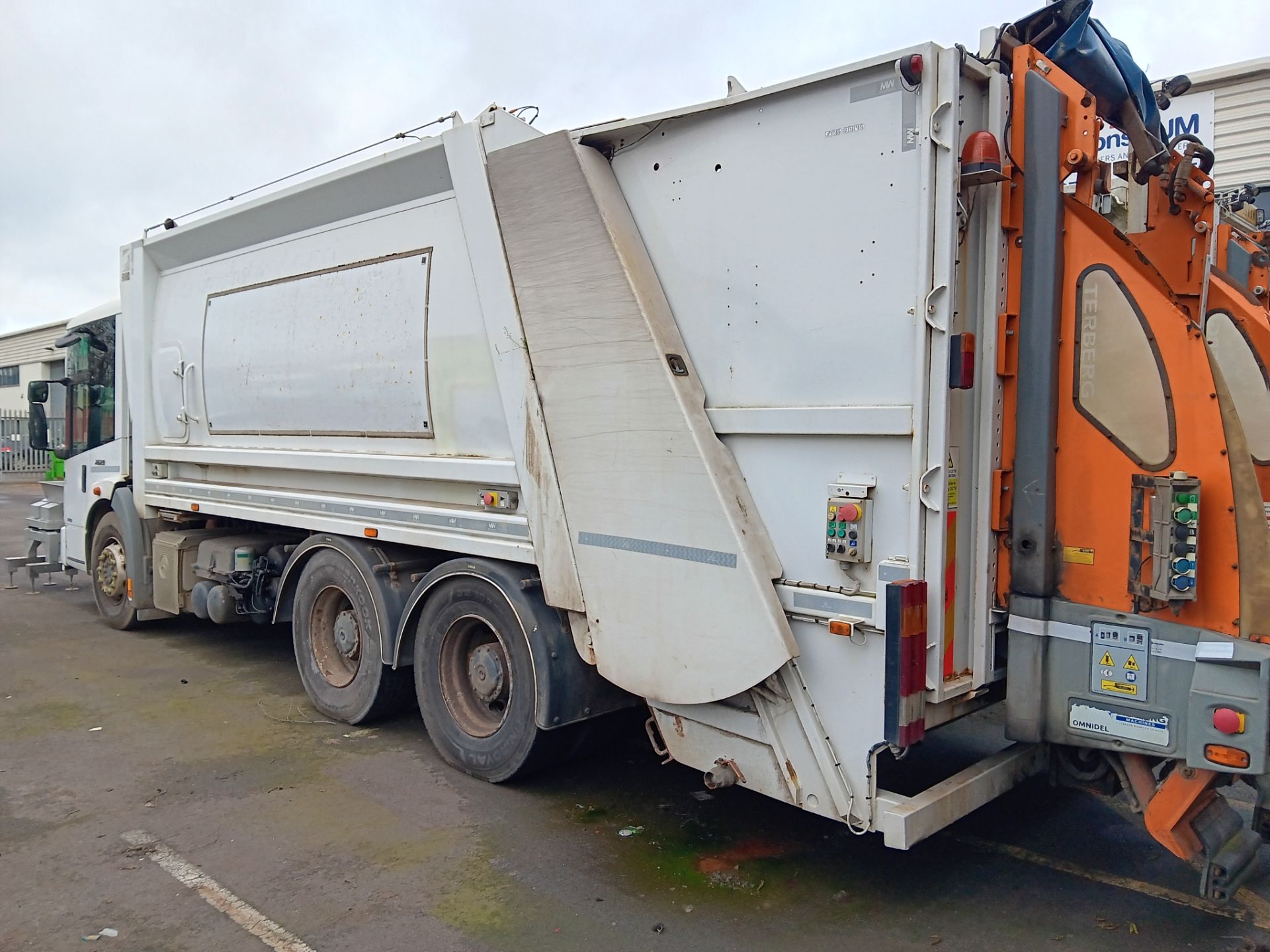 Mercedes Econic 2629LL Refuse Truck - Image 11 of 15