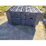 13x Stackable Plastic Pallet Bases