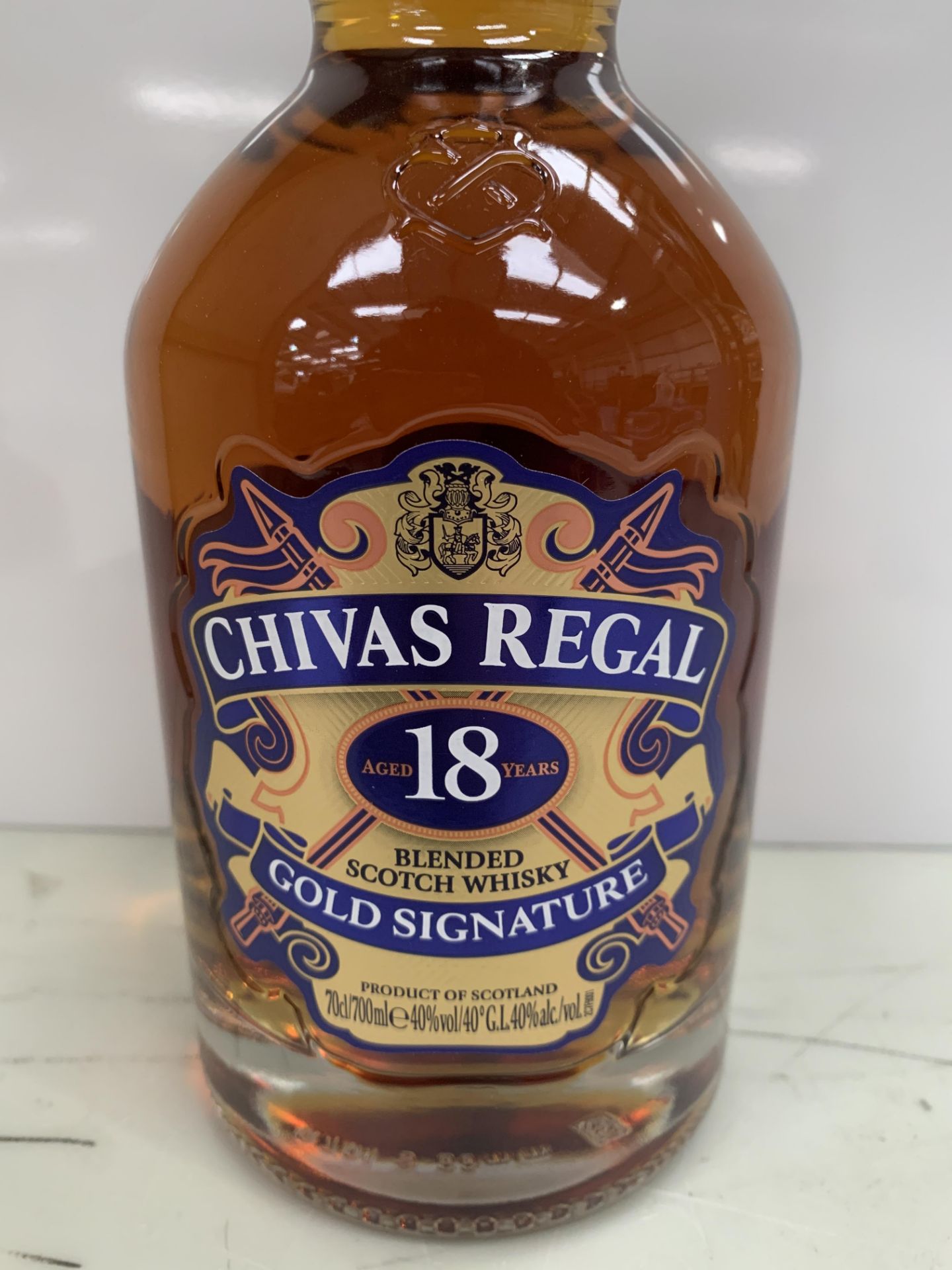 A Bottle of Chivas Regal Eighteen Year Aged Gold Signature Whisky 70cl 40% - Bild 2 aus 3