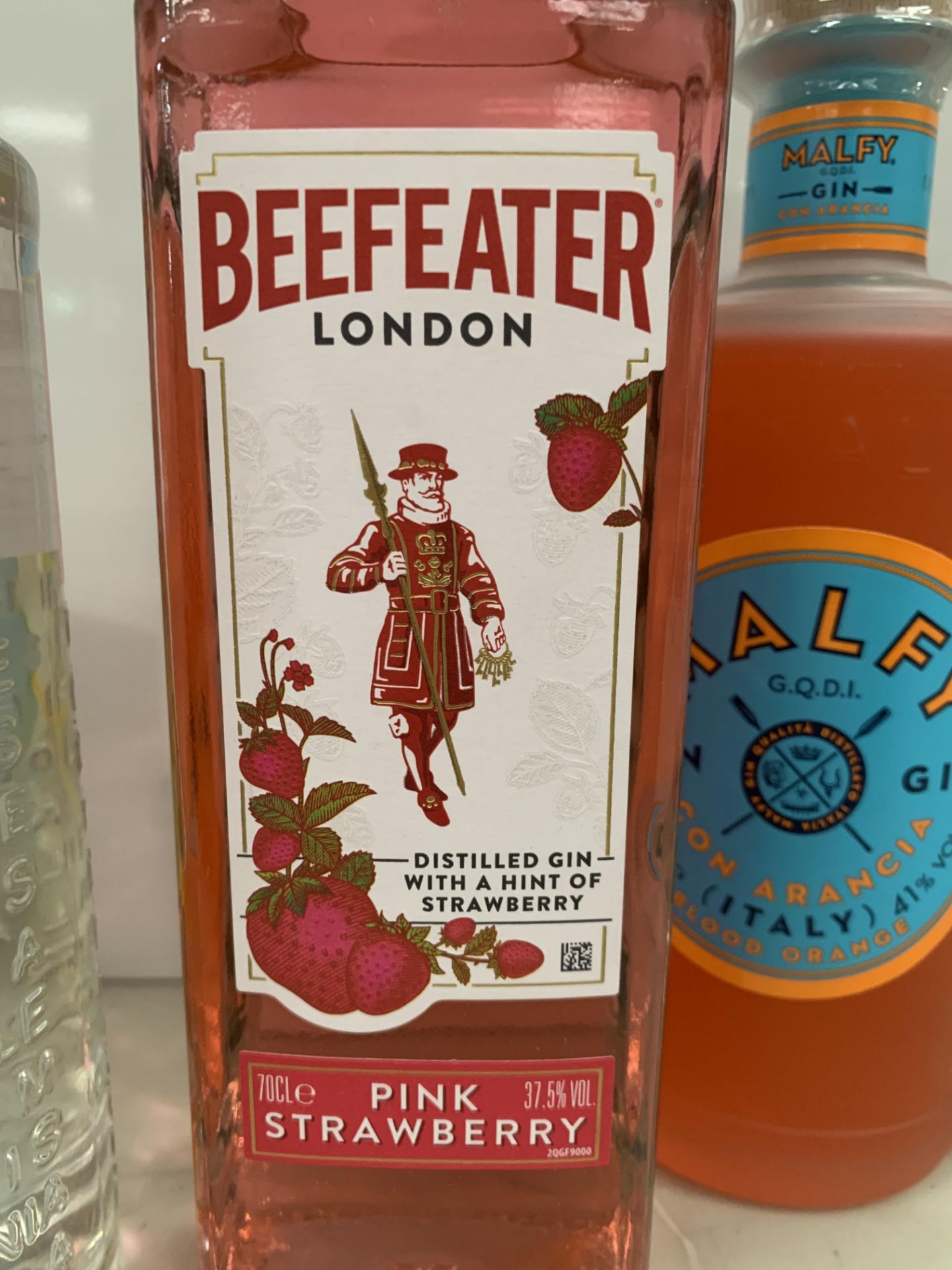 6 x Bottles of Gin Including: 1 x Beefeater Pink Strawberry 70cl 37.5%; 2 x Beefeater London Dry 70c - Image 9 of 12