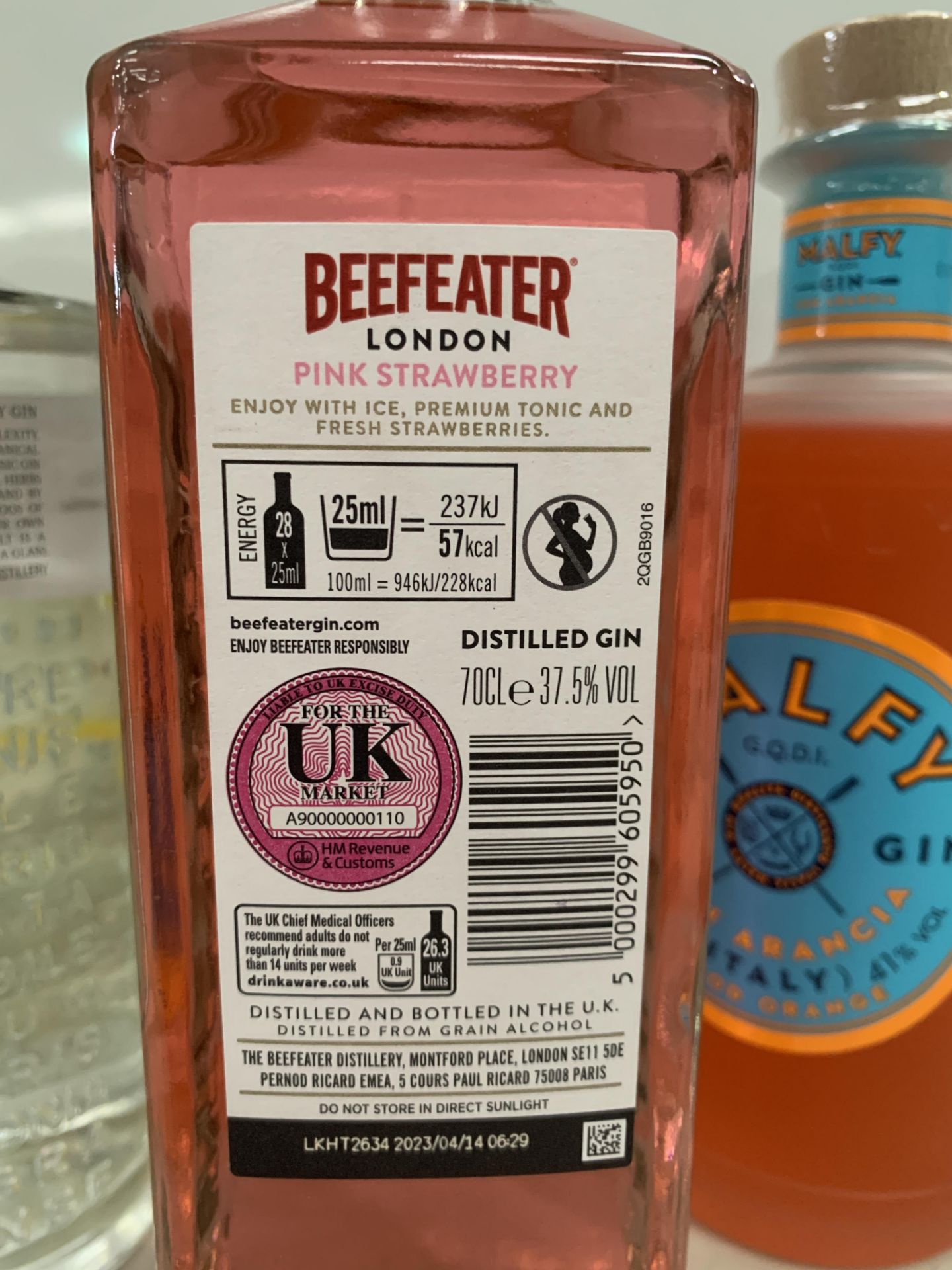 6 x Bottles of Gin Including: 1 x Beefeater Pink Strawberry 70cl 37.5%; 2 x Beefeater London Dry 70c - Image 10 of 12