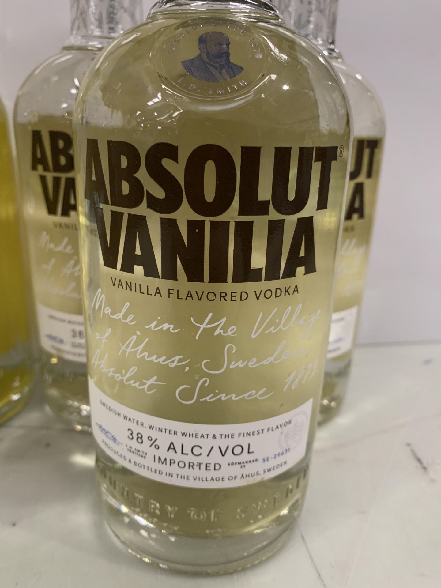 6 x Bottles of Absolut Vodka - 3 x Citron 70cl 40% And 3 x Vanilla 70cl 40% - Image 2 of 3