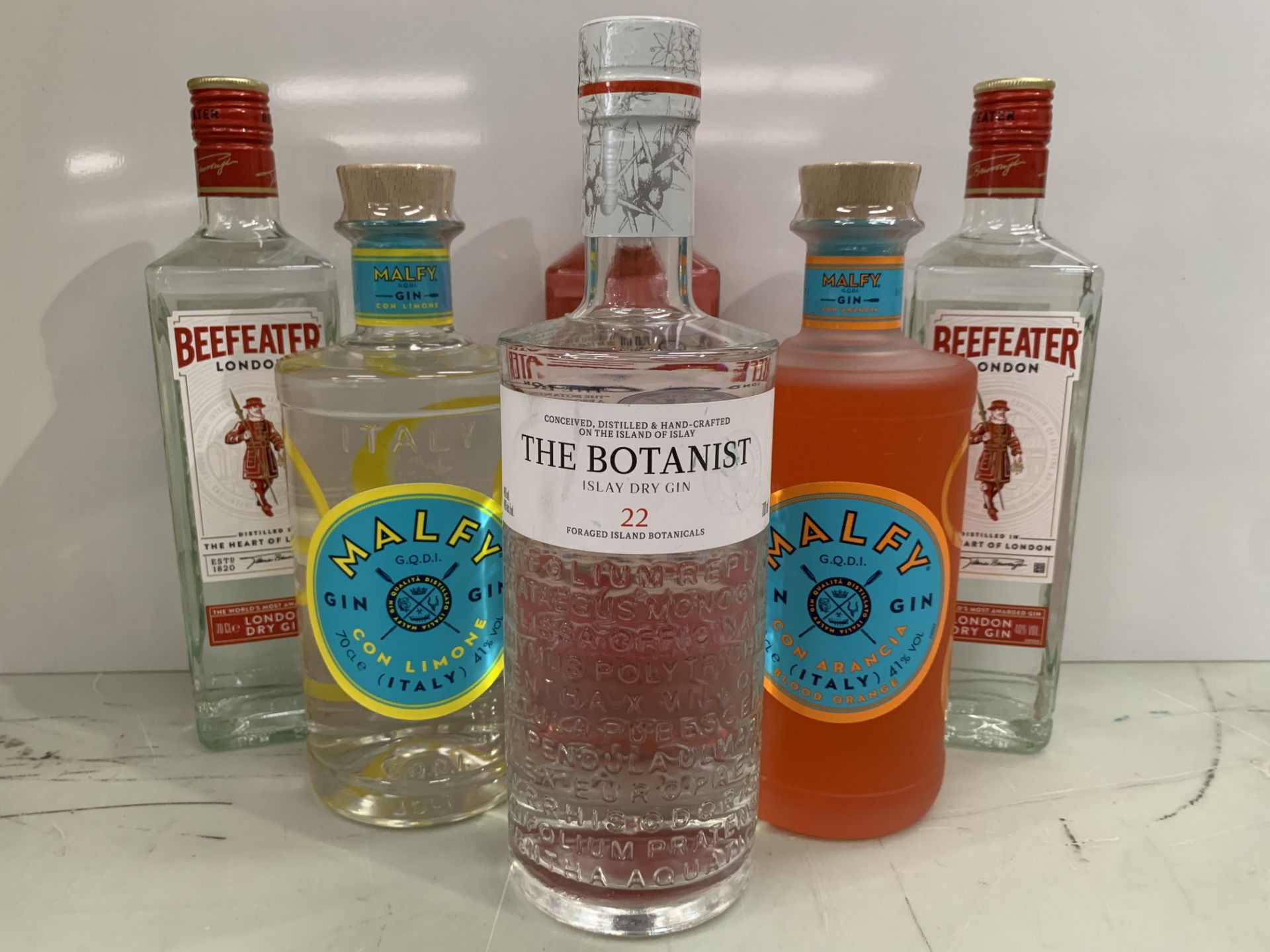 6 x Bottles of Gin Including: 1 x Beefeater Pink Strawberry 70cl 37.5%; 2 x Beefeater London Dry 70c